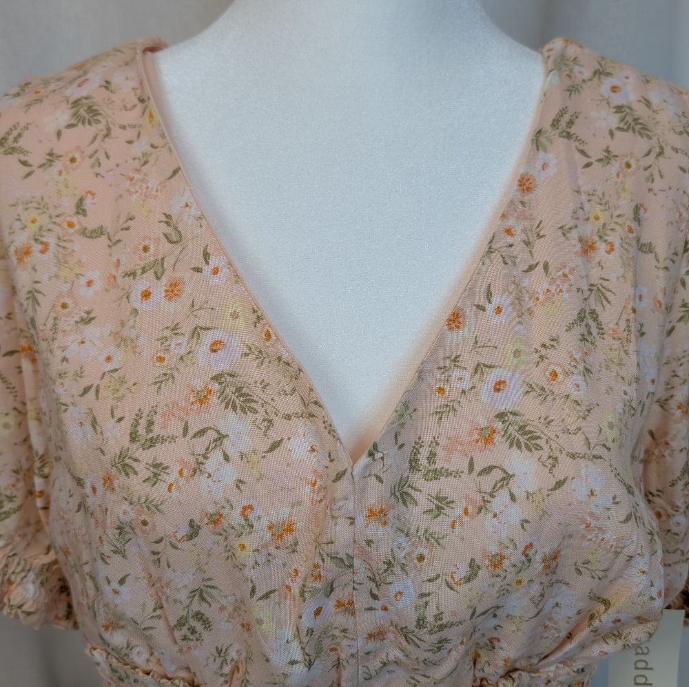 Madden Girl Ditsy Peach Floral Smocked V Neck Puff Sleeve Blouse - Picture 4 of 10